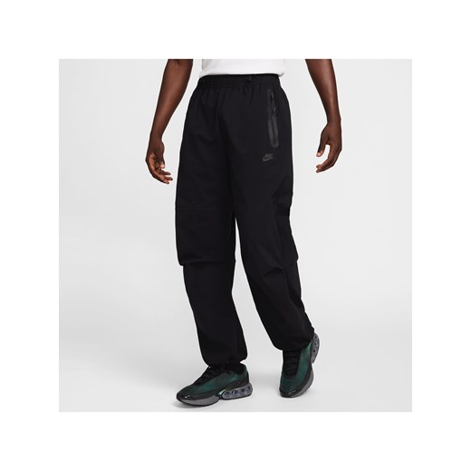 Męskie spodnie oversize z tkaniny Nike Tech - Czerń ze sklepu Nike poland w kategorii Spodnie męskie - zdjęcie 187678191