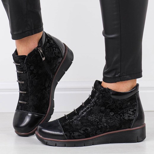 Czarne skórzane botki damskie na koturnie zimowe Filippo Dbt3179/25 ze sklepu suzana.pl w kategorii Botki - zdjęcie 187679942