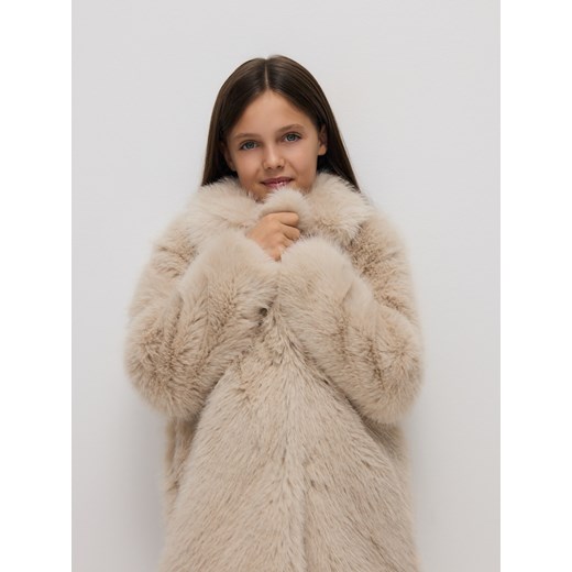 Reserved - Płaszcz ze sztucznego futerka - beżowy ze sklepu Reserved w kategorii Płaszcze dziewczęce - zdjęcie 187684200