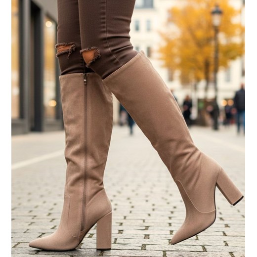 Beżowe klasyczne kozaki na obcasie /C4-1 18585 G599/ ze sklepu Pantofelek24.pl w kategorii Kozaki damskie - zdjęcie 187687973