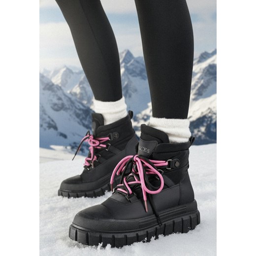 Czarne Śniegowce Vices na Grubej Tłoczonej Podeszwie Anirrise ze sklepu born2be.pl w kategorii Śniegowce damskie - zdjęcie 187695580
