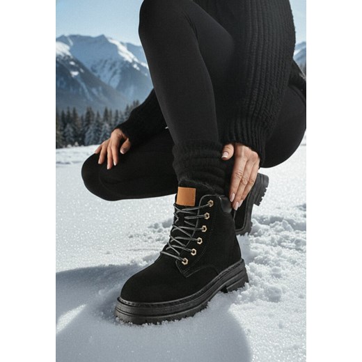 Czarne Traperki Mocno Ocieplone z Dodatkowym Sznurowaniem Lakyt ze sklepu born2be.pl w kategorii Workery damskie - zdjęcie 187696530