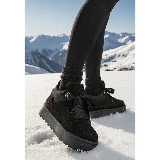 Czarne Sznurowane Sneakersy na Grubej Podeszwie z Futerkiem Vaitaly ze sklepu born2be.pl w kategorii Buty sportowe damskie - zdjęcie 187696551