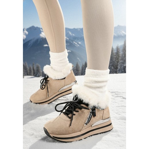 Beżowe Płaskie Sneakersy Ozdobione Futerkiem i Napisem Tarvina ze sklepu born2be.pl w kategorii Buty sportowe damskie - zdjęcie 187696580