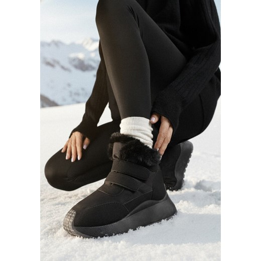 Czarne Sneakersy Śniegowce Vices na Grubej Podeszwie z Zapięciem na Rzep i Futrem Nelisella ze sklepu born2be.pl w kategorii Buty sportowe damskie - zdjęcie 187696613