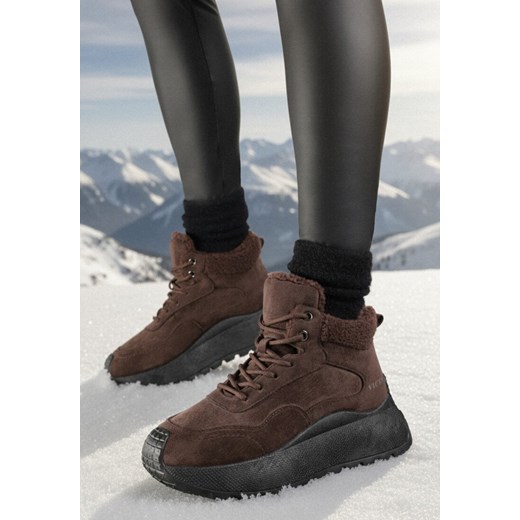 Brązowe Sneakersy Śniegowce Vices na Grubej Podeszwie Ozdobione Futerkiem i Napisem Nelinena ze sklepu born2be.pl w kategorii Buty sportowe damskie - zdjęcie 187696644