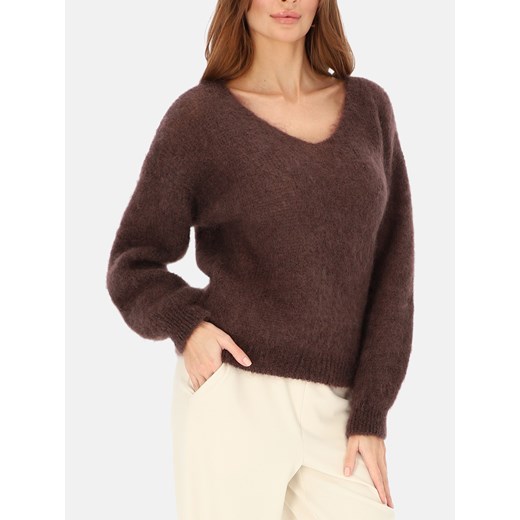 Miękki brązowy sweter z dekoltem w serek z moherem L'AF Della ze sklepu Eye For Fashion w kategorii Swetry damskie - zdjęcie 187698721