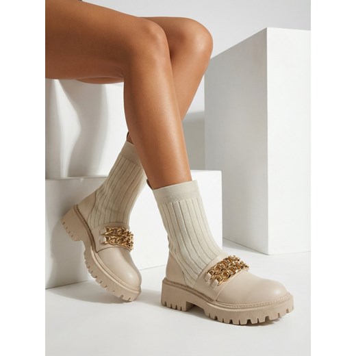 Royalfashion Eleganckie botki damskie z ozdobą Olluf ze sklepu royalfashion.pl w kategorii Botki - zdjęcie 187699112