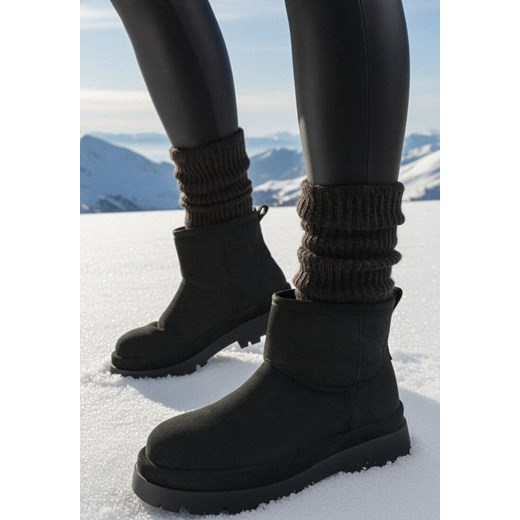 Czarne Wsuwane Botki Śniegowce na Grubej Podeszwie za Kostkę Vastor ze sklepu born2be.pl w kategorii Workery damskie - zdjęcie 187700533