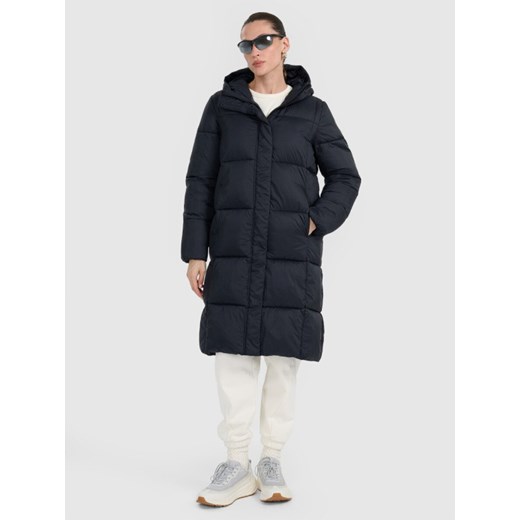 Damski płaszcz puchowy pikowany 4F 4FWAW25TDJAF586 - czarny ze sklepu Sportstylestory.com w kategorii Kurtki damskie - zdjęcie 187746572