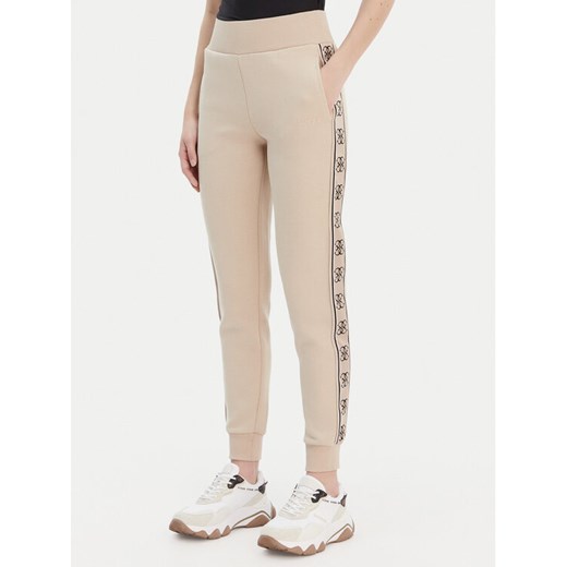 Guess Spodnie dresowe V2YB15 KB3P2 Beżowy Regular Fit ze sklepu MODIVO w kategorii Spodnie damskie - zdjęcie 187747904
