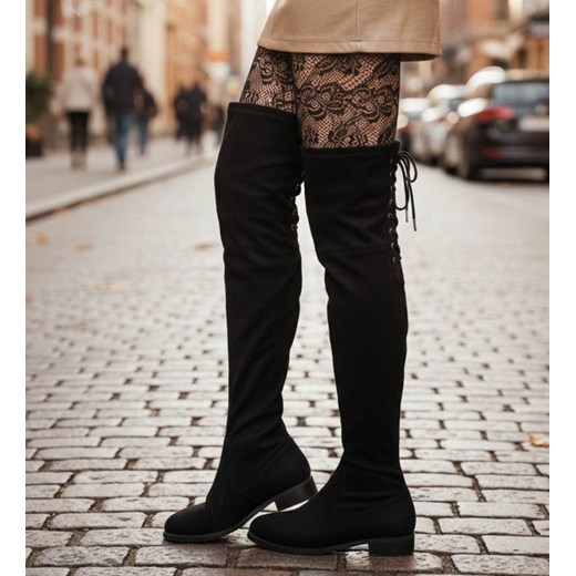 Czarne kozaki muszkieterki na płaskim obcasie /B6-2 18601 G366/ ze sklepu Pantofelek24.pl w kategorii Kozaki damskie - zdjęcie 187760822