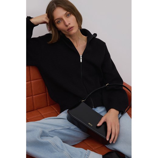 Estro: Elegancka czarna torebka damska na ramię ze skóry naturalnej ze sklepu Estro w kategorii Listonoszki - zdjęcie 187766371