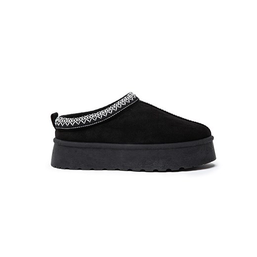Foreverfolie Kapcie w kolorze czarnym ze sklepu Limango Polska w kategorii Kapcie damskie - zdjęcie 187767662
