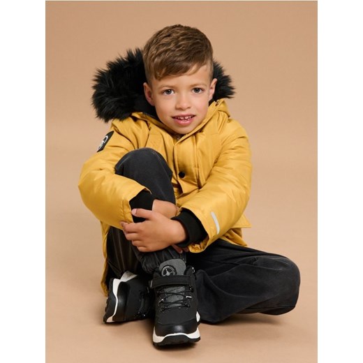 Sinsay - Buty trekkingowe z elementami odblaskowymi - czarny ze sklepu Sinsay w kategorii Buty trekkingowe dziecięce - zdjęcie 187775133