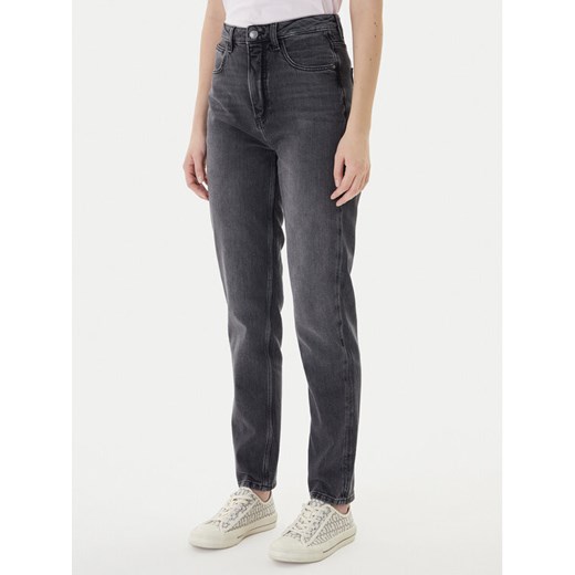 Guess Jeansy W2YA21 D4QD2 Szary Mom Fit ze sklepu MODIVO w kategorii Jeansy damskie - zdjęcie 187776051