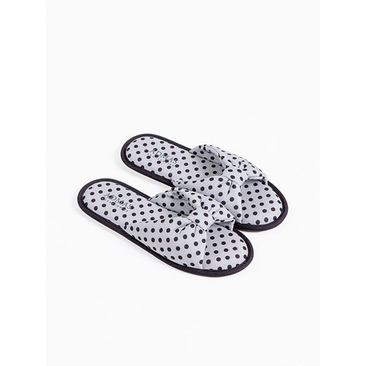 admas Kapcie w kolorze biało-czarnym ze sklepu Limango Polska w kategorii Kapcie damskie - zdjęcie 187786910