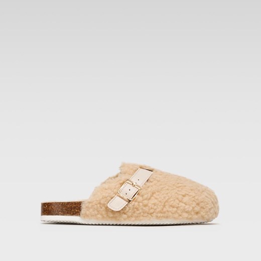 Kapcie Home&Relax AGK21703 ze sklepu ccc.eu w kategorii Kapcie damskie - zdjęcie 187795931
