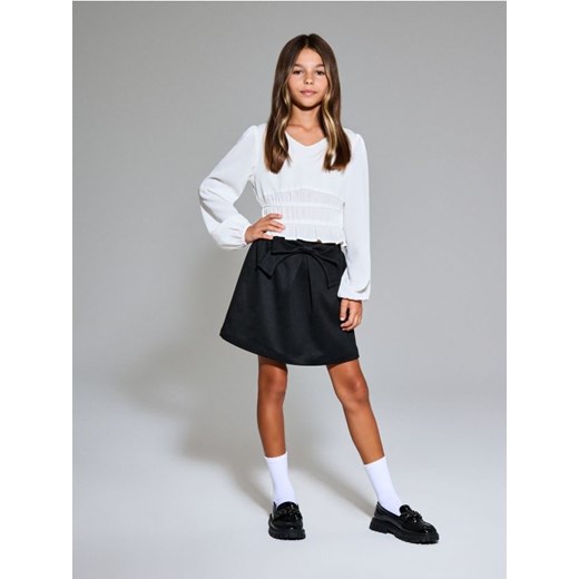 Sinsay - Elegancka koszula z ozdobnymi marszczeniami - biały ze sklepu Sinsay w kategorii Komplety dziewczęce - zdjęcie 187799752