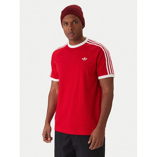 adidas T-Shirt 3-Stripes KE3535 Czerwony Regular Fit ze sklepu MODIVO w kategorii T-shirty męskie - zdjęcie 187803081
