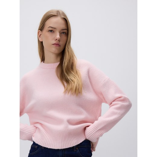 Reserved - Sweter z obniżoną linią ramion - pastelowy róż ze sklepu Reserved w kategorii Swetry damskie - zdjęcie 187820681