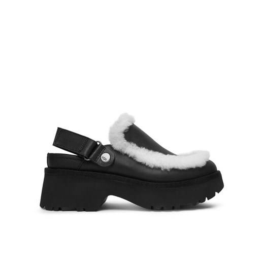 Klapki Ugg W Esmee Leather Clog 1171507 Czarny ze sklepu eobuwie.pl w kategorii Klapki damskie - zdjęcie 187822210