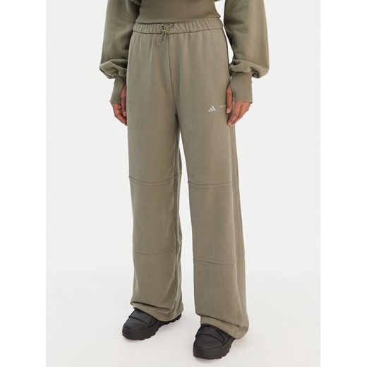 adidas Spodnie dresowe JM1099 Zielony Regular Fit ze sklepu MODIVO w kategorii Spodnie damskie - zdjęcie 187823703