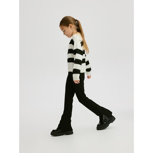 Reserved - Prążkowane spodnie flare - czarny ze sklepu Reserved w kategorii Spodnie dziewczęce - zdjęcie 187824623