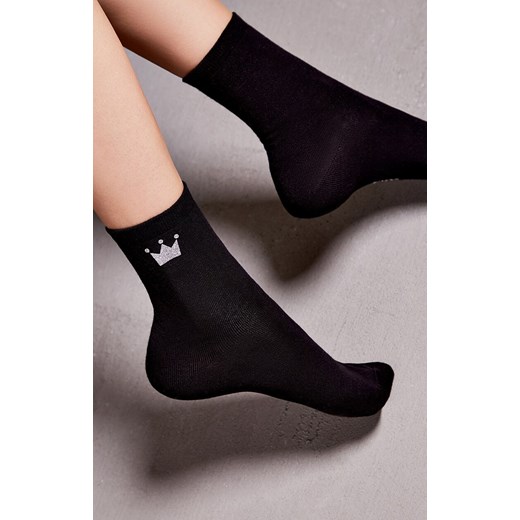 Czarne skarpetki damskie z koroną Classic 8541, Kolor czarny, Rozmiar 36-38, Conte ze sklepu Primodo w kategorii Skarpetki damskie - zdjęcie 187829143