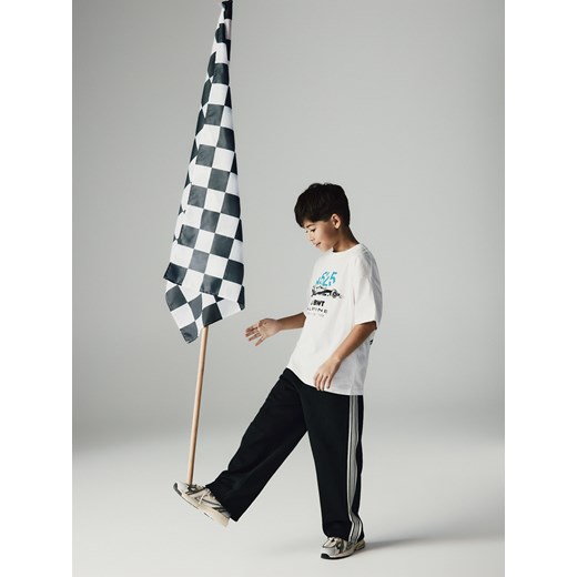 Reserved - T-shirt Team Alpine F1 - złamana biel ze sklepu Reserved w kategorii T-shirty chłopięce - zdjęcie 187847303