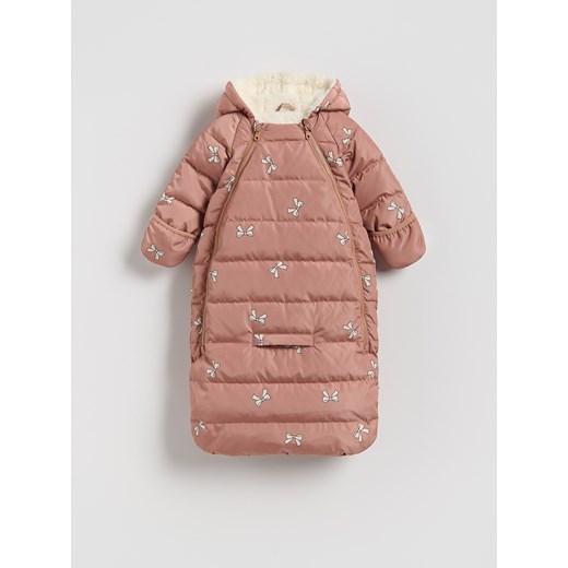 Reserved - Ocieplany śpiworek z naturalnym puchem - brązowy ze sklepu Reserved w kategorii Kombinezony i kurtki - zdjęcie 187847332