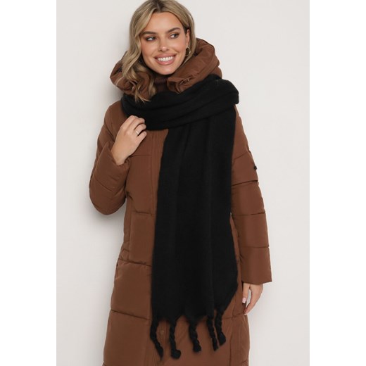 Czarny Szalik Wykończony Frędzlami Nomilia ze sklepu born2be.pl w kategorii Szaliki i chusty damskie - zdjęcie 187847401