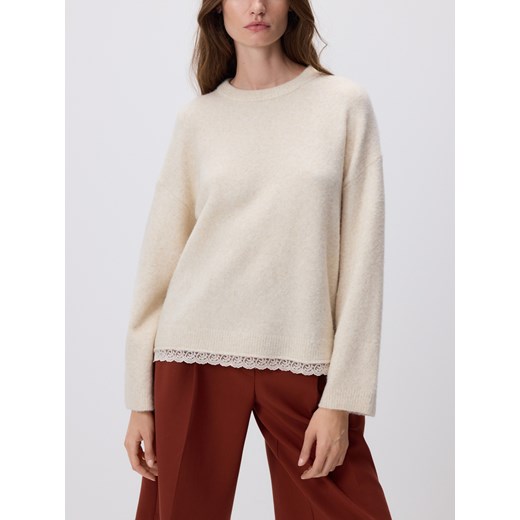 Reserved - Sweter z koronkowym wykończeniem - beżowy ze sklepu Reserved w kategorii Swetry damskie - zdjęcie 187849094