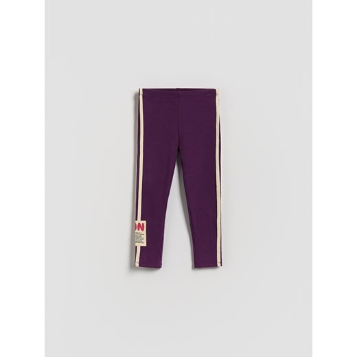 Reserved - Bawełniane legginsy z naszywką - fioletowy ze sklepu Reserved w kategorii Spodnie dziewczęce - zdjęcie 187849643