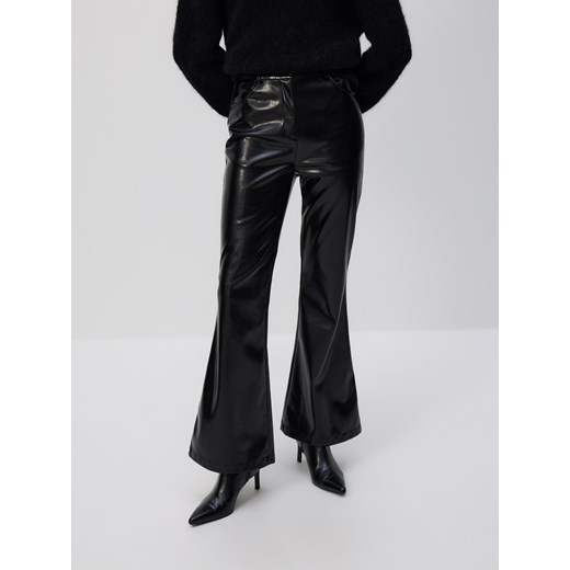 Reserved - Spodnie z imitacji skóry - czarny ze sklepu Reserved w kategorii Spodnie damskie - zdjęcie 187850303