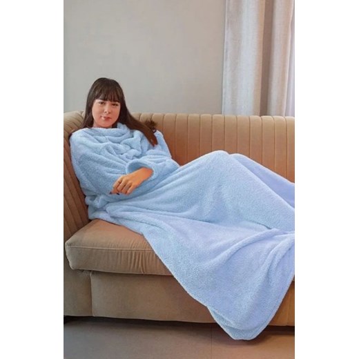 Błękitny koc z rękawami ze sklepu intimiti.pl w kategorii Szlafroki damskie - zdjęcie 187860173
