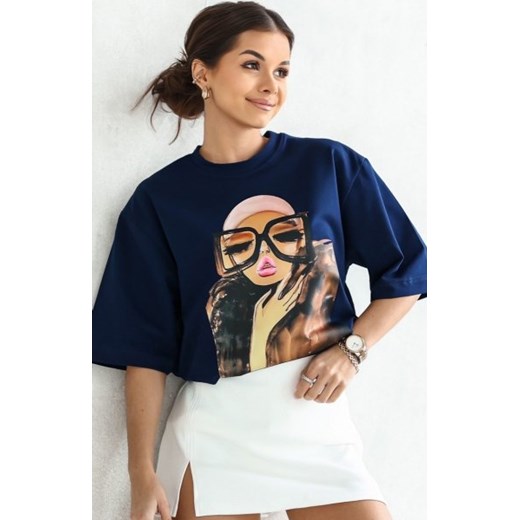 Oversizowy t-shirt damski Zamknięte oczy ze sklepu intimiti.pl w kategorii Bluzki damskie - zdjęcie 187881004