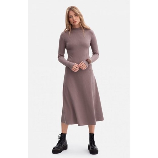 Bewear B299 sukienka z dzianiny prążkowanej kakaowa ze sklepu intimiti.pl w kategorii Sukienki - zdjęcie 187893324