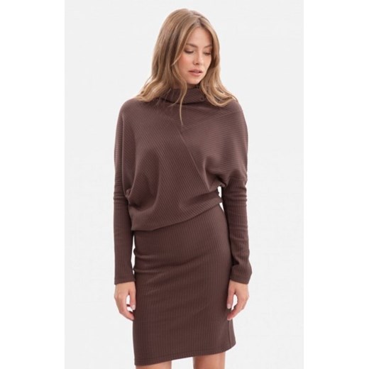 Bewear B309 sukienka bluzowana z dzianiny prążkowanej brązowa ze sklepu intimiti.pl w kategorii Sukienki - zdjęcie 187896263