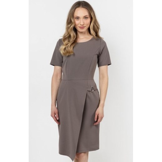 Awama A710 ołówkowa sukienka mini taupe ze sklepu intimiti.pl w kategorii Sukienki - zdjęcie 187900851