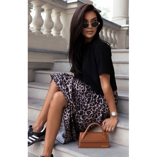 Ivon krótki t-shirt z haftem czarny ze sklepu intimiti.pl w kategorii Bluzki damskie - zdjęcie 187904034