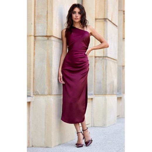 Satynowa sukienka midi na jedno ramię bordowa ze sklepu intimiti.pl w kategorii Sukienki - zdjęcie 187906293