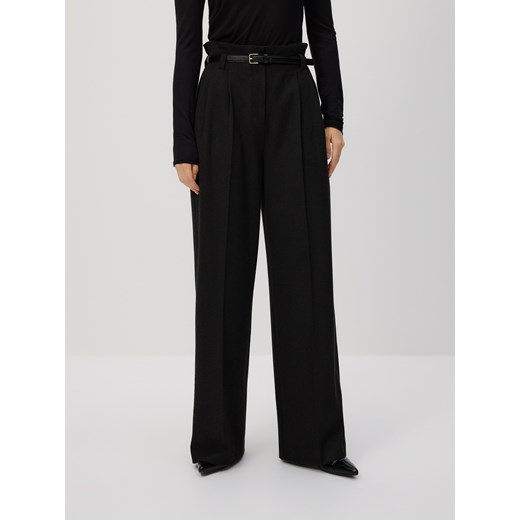 Reserved - Spodnie z paskiem - czarny ze sklepu Reserved w kategorii Spodnie damskie - zdjęcie 187909800