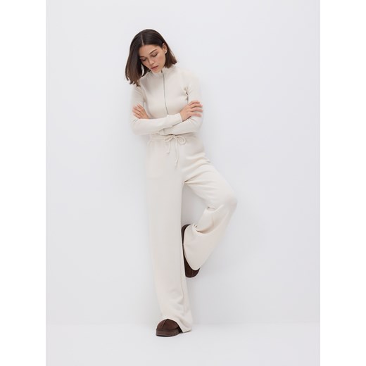 Reserved - Spodnie dresowe long leg - beżowy ze sklepu Reserved w kategorii Spodnie damskie - zdjęcie 187910891