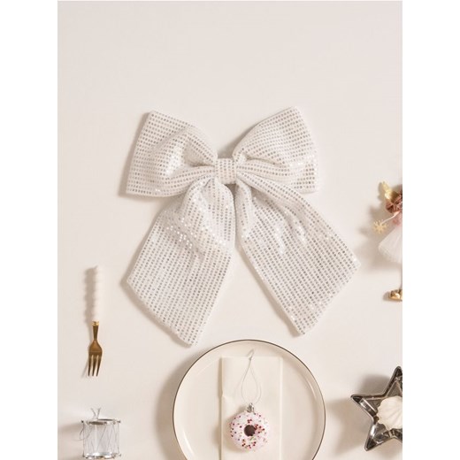 Sinsay - Kokarda dekoracyjna z cekinami - srebrny ze sklepu Sinsay w kategorii Dekoracje bożonarodzeniowe - zdjęcie 187915772