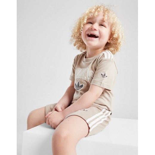 ADIDAS KOMPLET $VARSITY T/SHT SET BGE ze sklepu JD Sports  w kategorii Komplety niemowlęce - zdjęcie 187916850