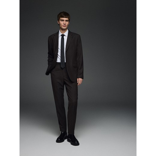 Reserved - Spodnie garniturowe z wełną - brązowy ze sklepu Reserved w kategorii Spodnie męskie - zdjęcie 187917242