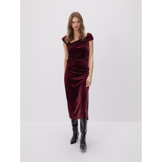 Reserved - Welurowa sukienka midi - bordowy ze sklepu Reserved w kategorii Sukienki - zdjęcie 187923802