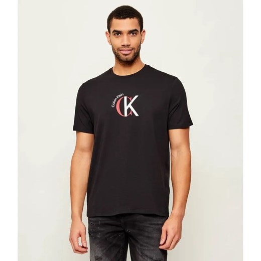 Calvin Klein Jeans T-shirt 2TONE CK GRAPHIC | Regular Fit ze sklepu Gomez Fashion Store w kategorii T-shirty męskie - zdjęcie 187925074