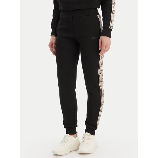 Guess Spodnie dresowe Britney V2YB15 KB3P2 Czarny Regular Fit ze sklepu MODIVO w kategorii Spodnie damskie - zdjęcie 187927343